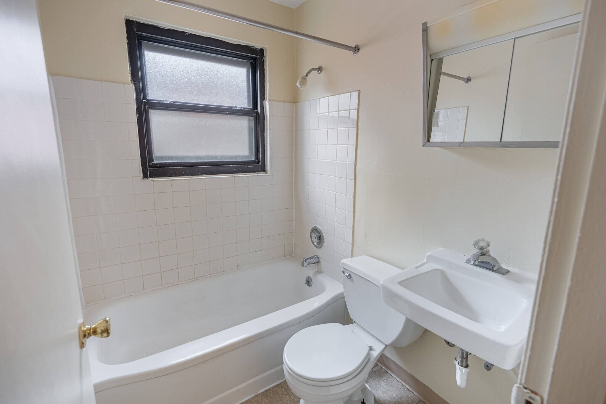 Building Photo - 108 E Norman Ave