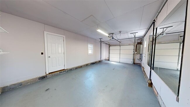 Building Photo - 13 Old Quaker Hill Rd