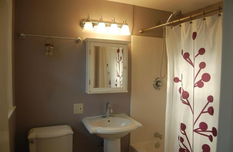 Building Photo - 4575 Coral Dr