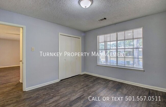 Building Photo - 2 E Laramie Dr