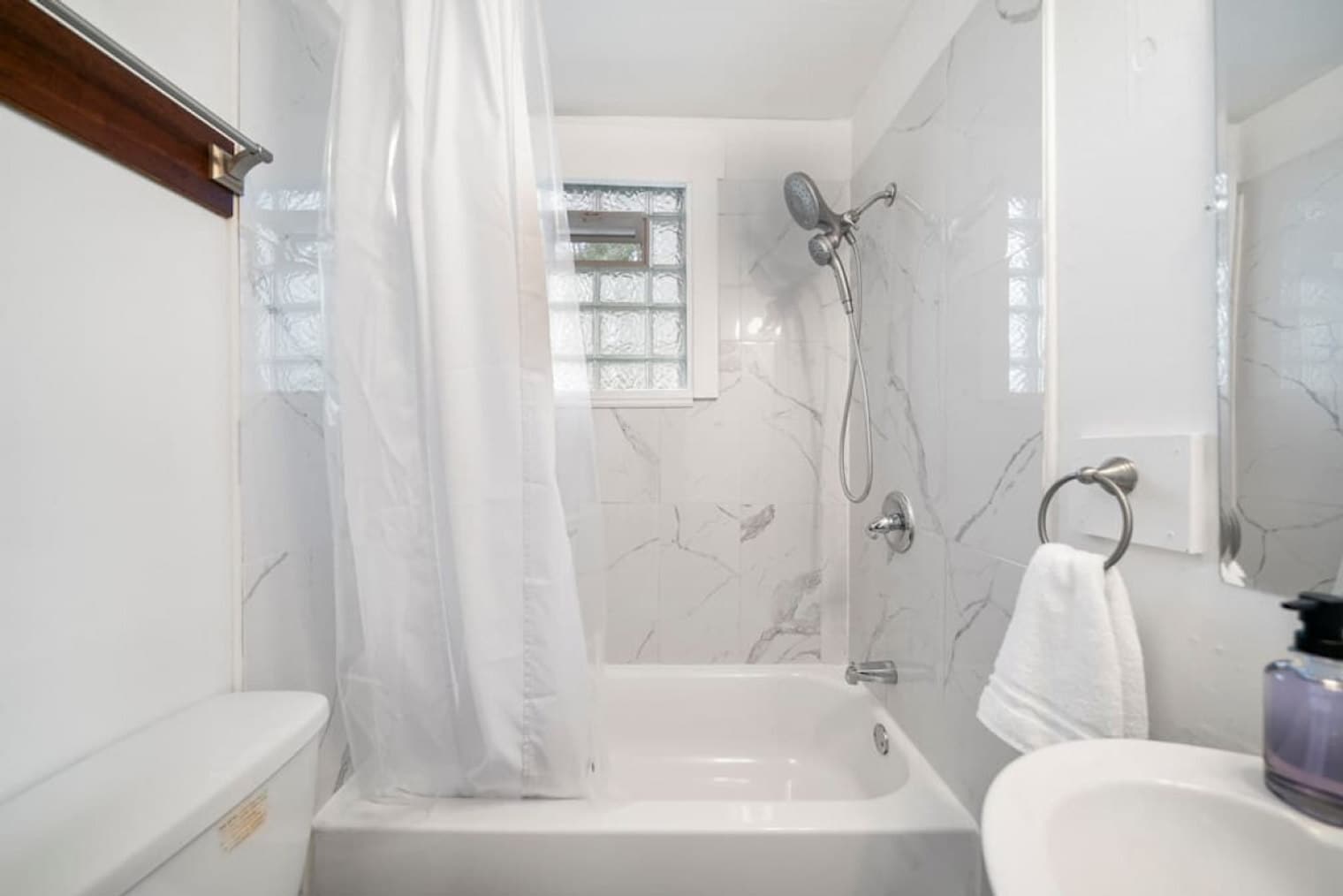 Building Photo - 242 Mccormick Pl