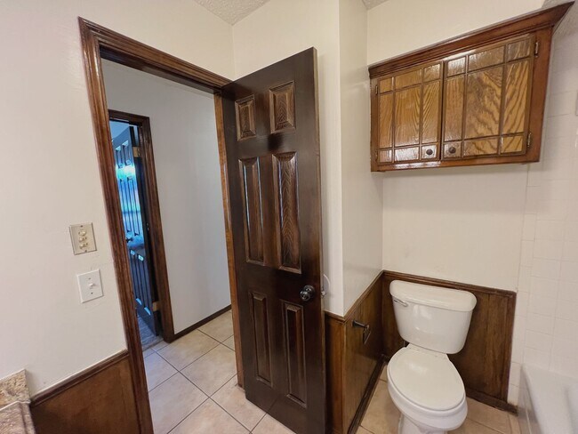 Building Photo - CHARMING 3 BED IN EDMOND!