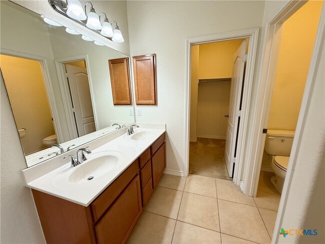 Building Photo - 2065 Oxbow Cir