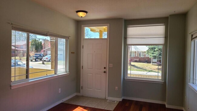 Building Photo - 818 S Terry St