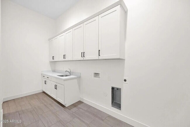 Building Photo - 2648 E Longhorn Ct