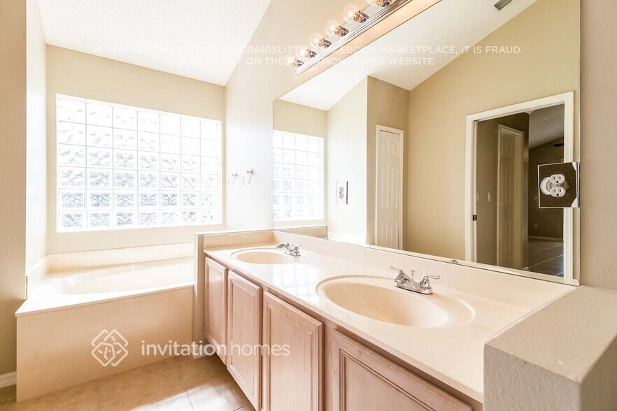 Building Photo - 10967 Dearden Cir