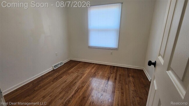 Building Photo - 553 S Stirling