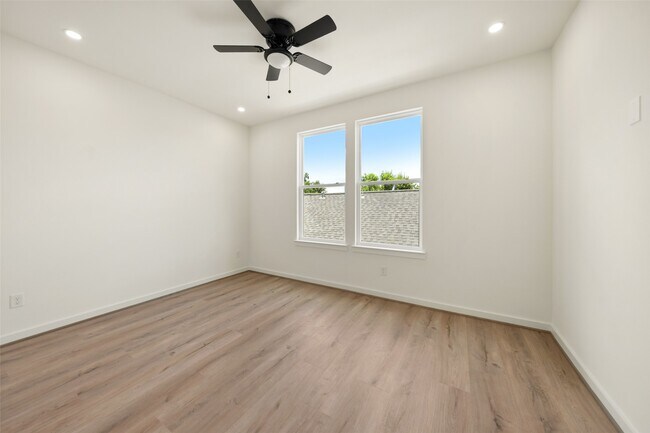 Building Photo - 307 Quitman St