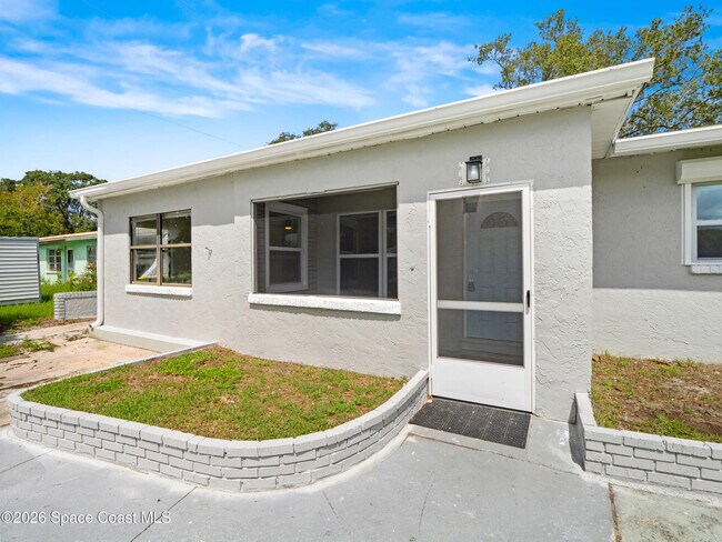 Building Photo - 1382 Lakewood Dr