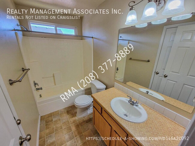 Building Photo - 569 E Heritage Park St