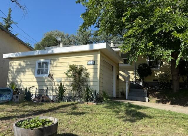 Front view #! - 125 Pleasant Ave