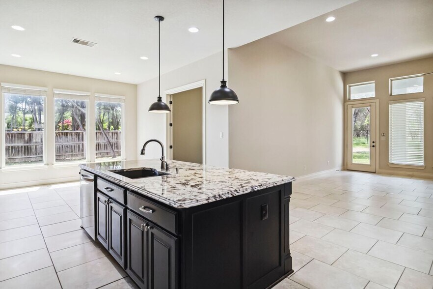 Building Photo - 944 Wilderness Oaks