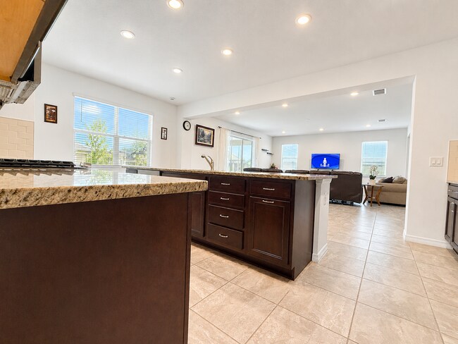 Building Photo - Experience modern & expansive living in this corner-lot 5Bedrooms/3.5Bath home at Ocala!