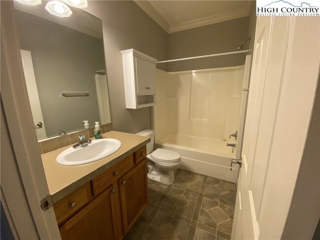 Building Photo - 403 Ridgecrest Ave