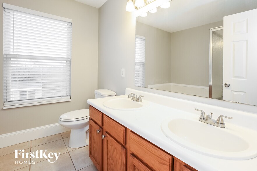 Building Photo - 19438 Paxson Pl