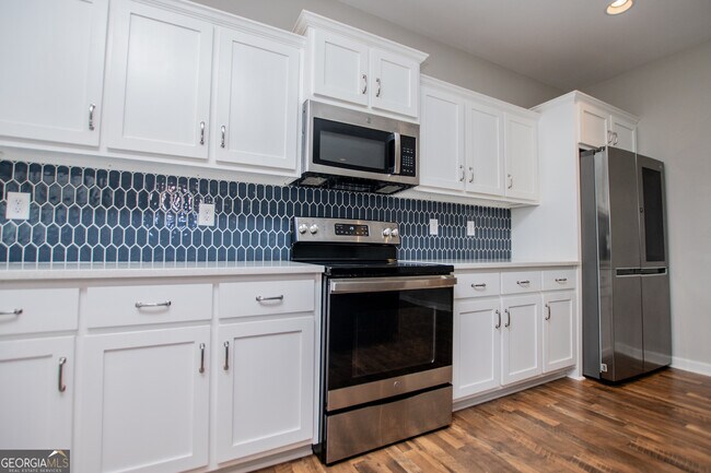 Building Photo - 132 Springwood Dr