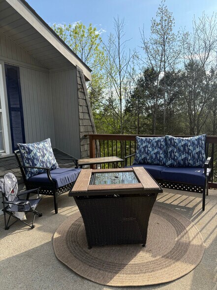 Building Photo - 704 Mystic View Rd