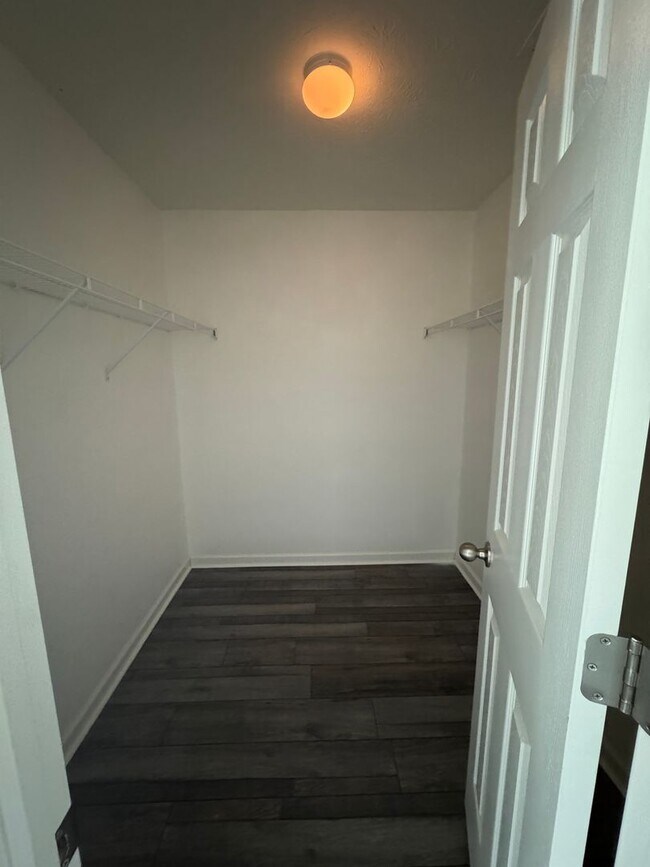 Building Photo - 2432 Bridlewood Dr