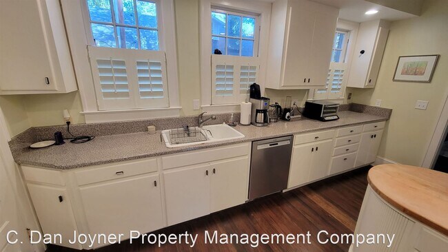 Building Photo - 5 br, 3.5 bath House - 108 W Prentiss Ave