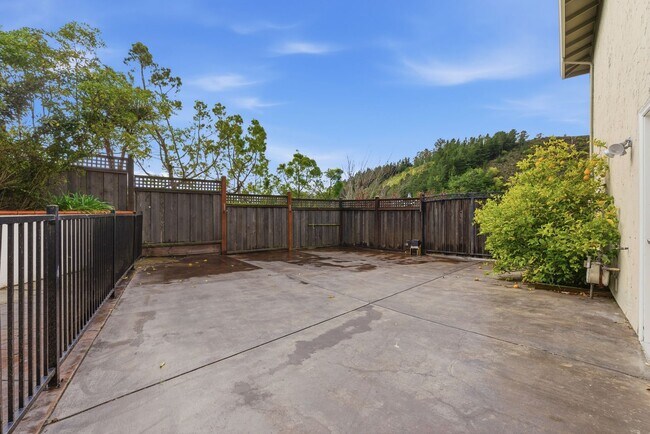 Building Photo - Exceptional Home in the Back of the Valley, Pacifica