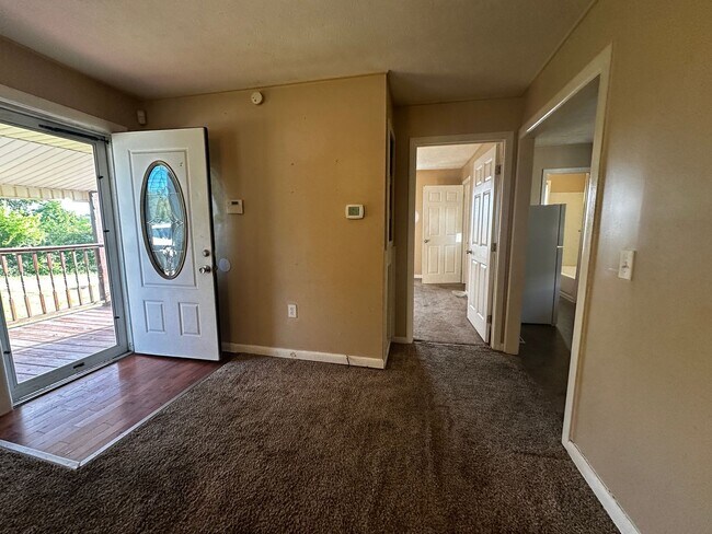 Building Photo - Two Bedroom-One Bath for rent in Morristown