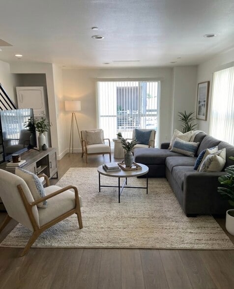 Primary Photo - 11514 Emelita St