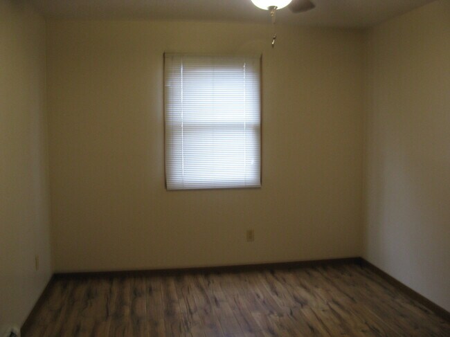 Building Photo - 7404 Eisenhower Dr