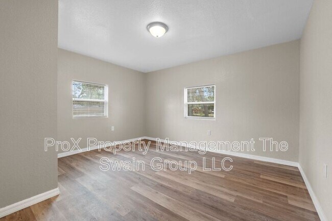 Building Photo - 515 S Charleston Ave