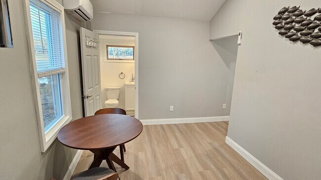 Building Photo - 825 Scenic Hwy