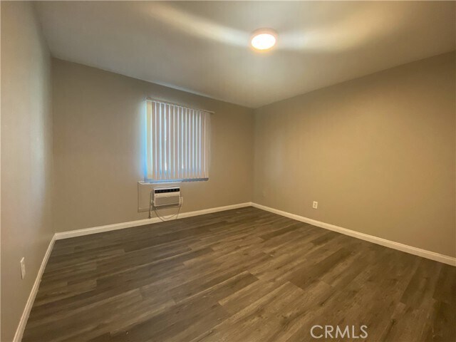 Building Photo - 1023 W 8th St