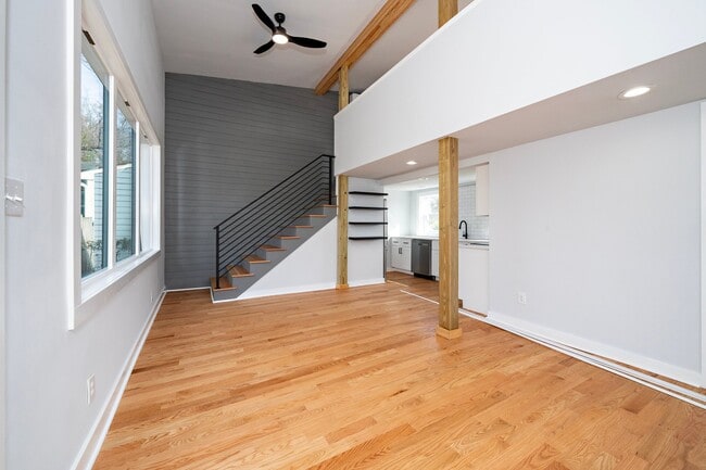 Building Photo - 210 Lincoln Ct