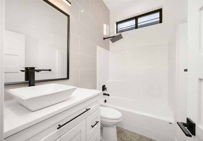 Building Photo - Modern Newly Built 4 Bed, 3 Bath Home!