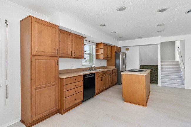 Building Photo - 7810 S Tropical Trail