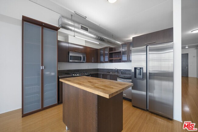 Building Photo - 1111 S Grand Ave