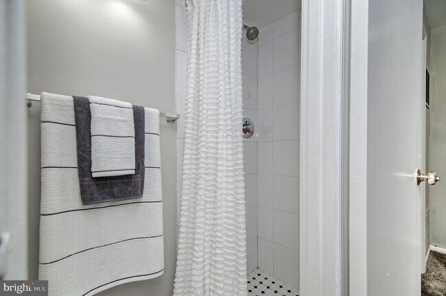 Building Photo - 7763 Durer Ct