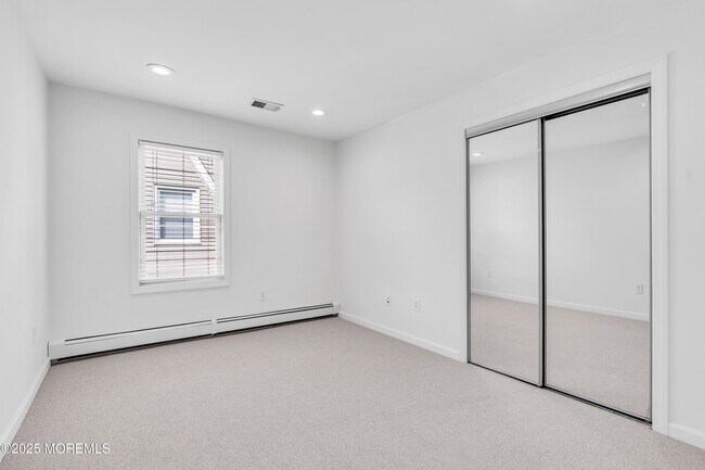 Building Photo - 300 Lareine Ave