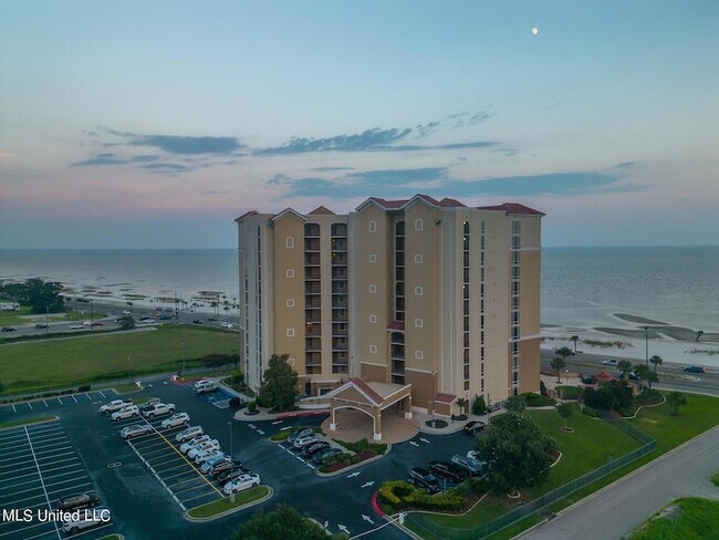 Building Photo - 1200 Beach Dr