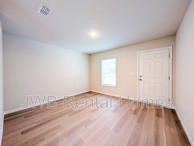 Building Photo - 6052 Redpoll Ave