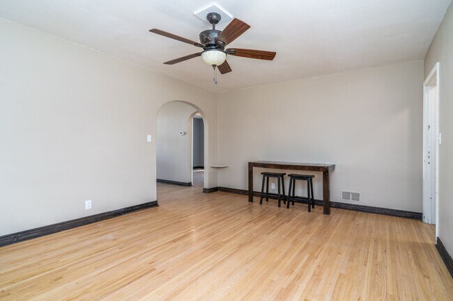 Building Photo - 2308 2nd Ave N