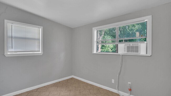 Building Photo - New Renovation! 3 Bed 1 Bath Rental Home in Tulsa