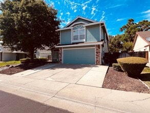 Building Photo - Spacious and Sparkling with New Paint 3 be...