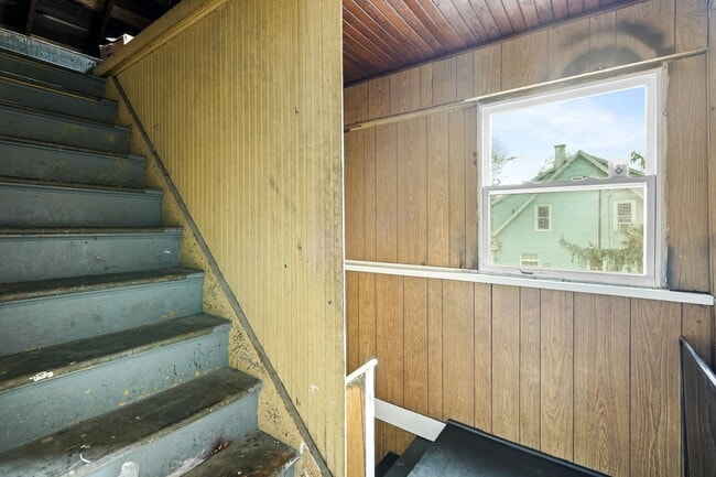 Building Photo - 66 Endicott Ave