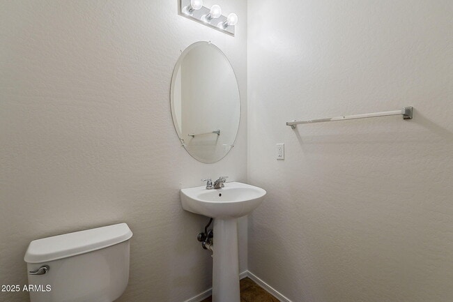 Building Photo - 3022 E Donner Dr