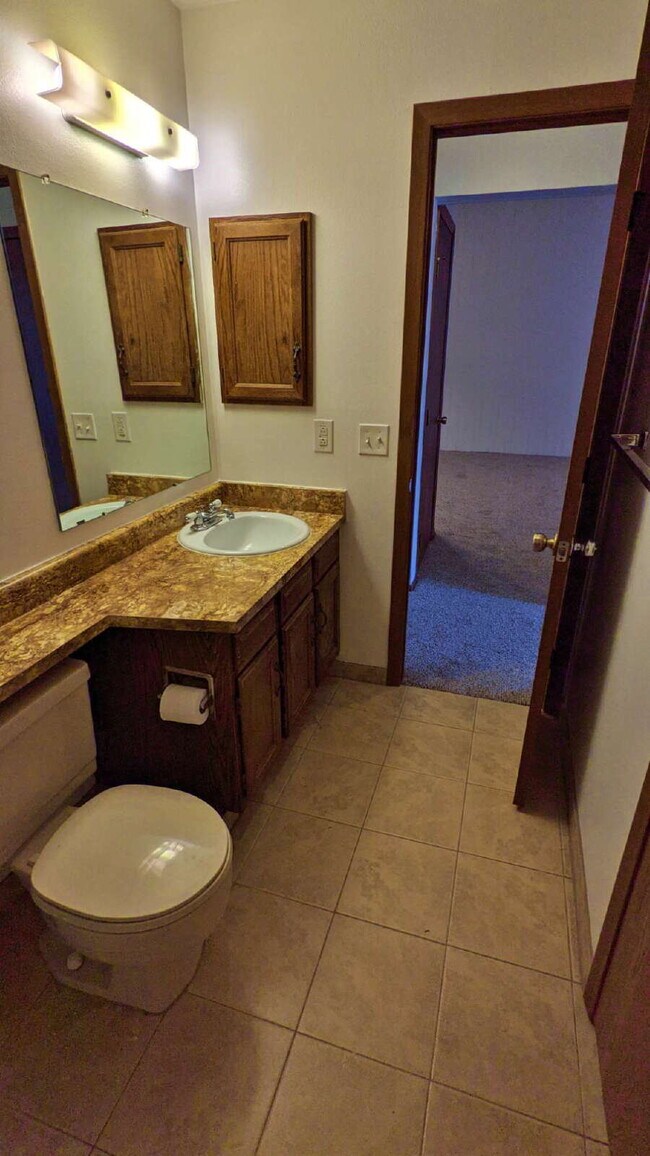 Building Photo - Spacious 2 Bedroom 1 Bath Condo In Cherry Creek School District!! 2nd Floor Balcony! Extra Storag...