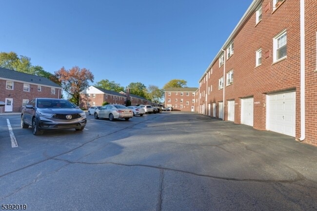 Building Photo - 255 Bogert Rd