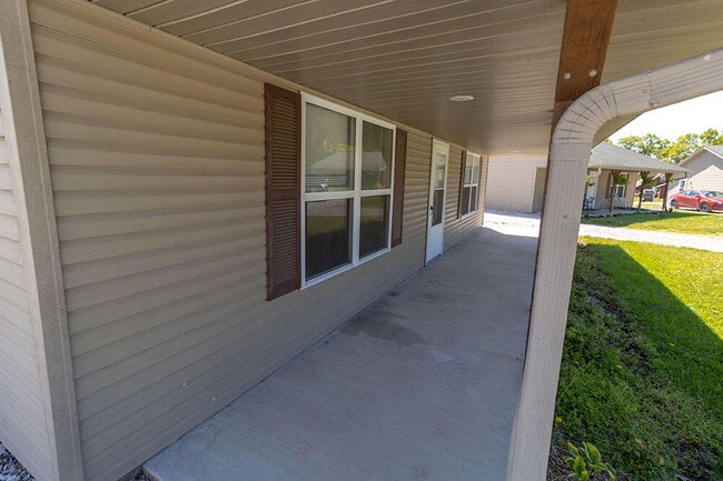 Building Photo - 1544 Florence Dr