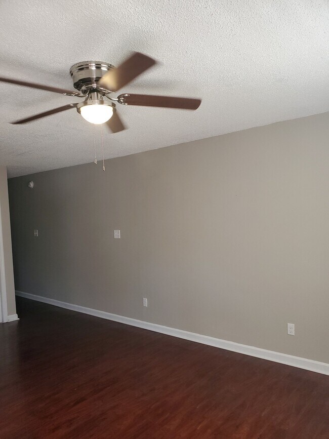 Building Photo - 102 Pucket Rd SW