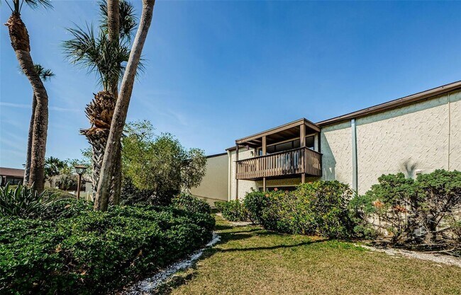 Building Photo - 722 116th Ave N