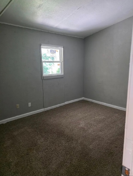 Building Photo - 148 St James Ln