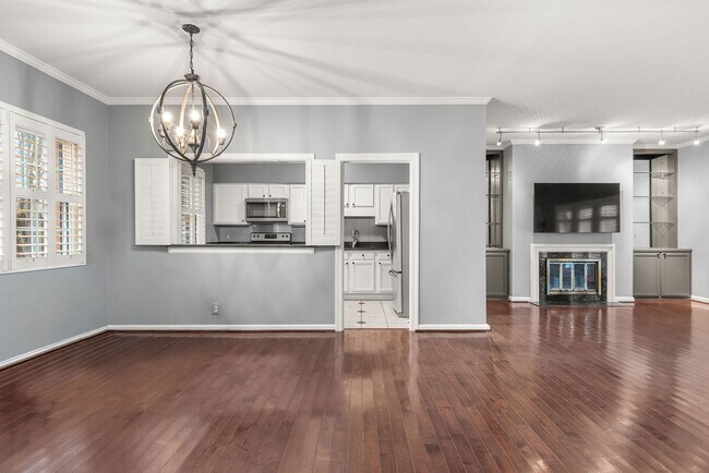 Building Photo - Townhome LOCATION!